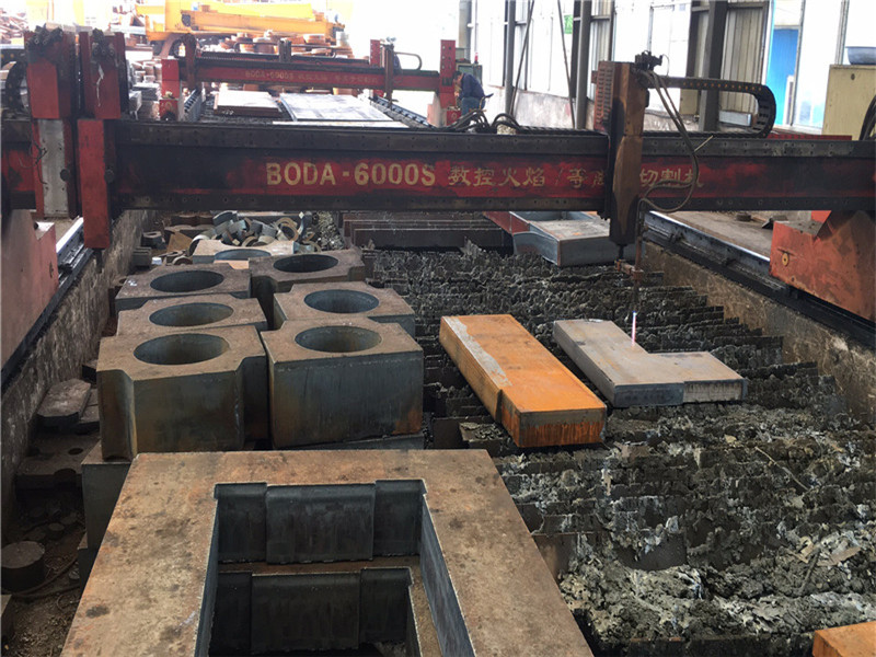 100mm厚钢板切割大型牌坊件