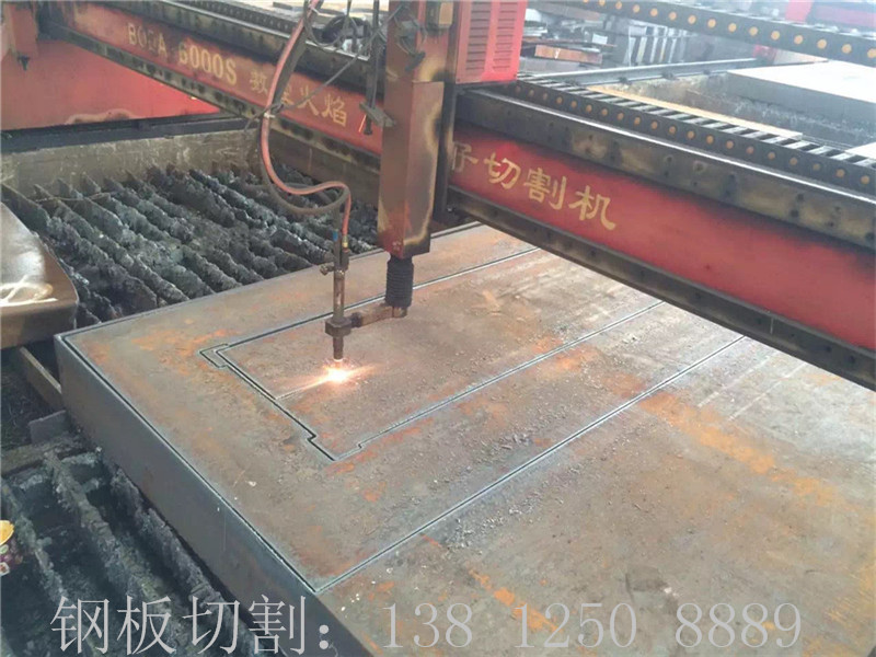 <b>16mn钢板切割大型牌坊件</b>