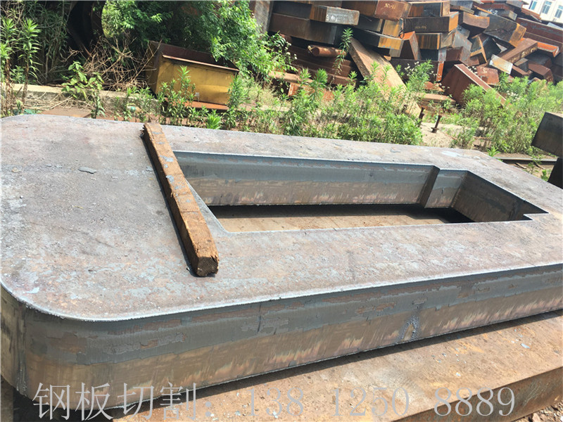 低碳钢切割大型牌坊件