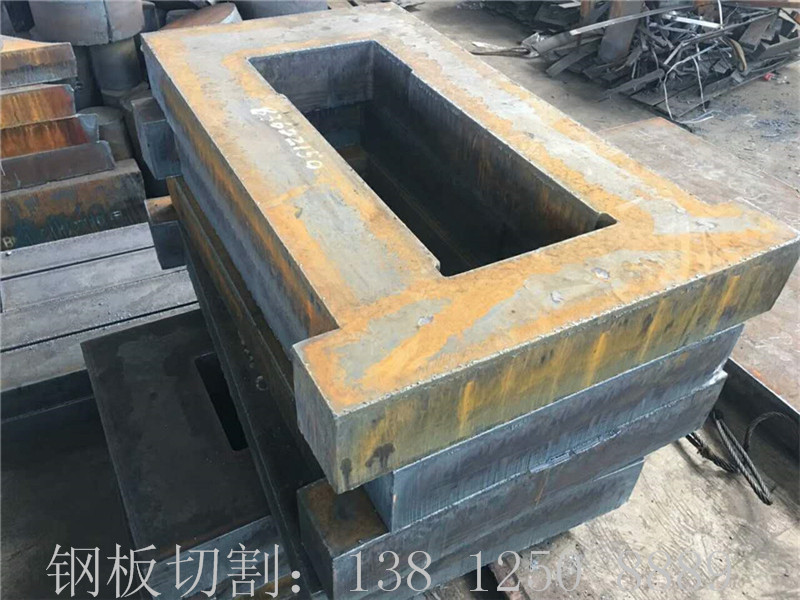 320mm厚钢板切割牌坊件