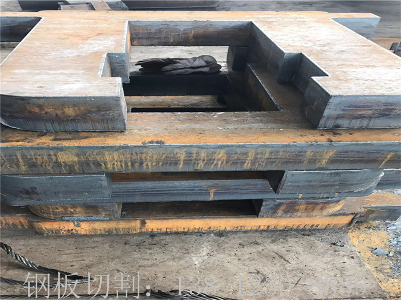 250mm厚钢板切割牌坊件