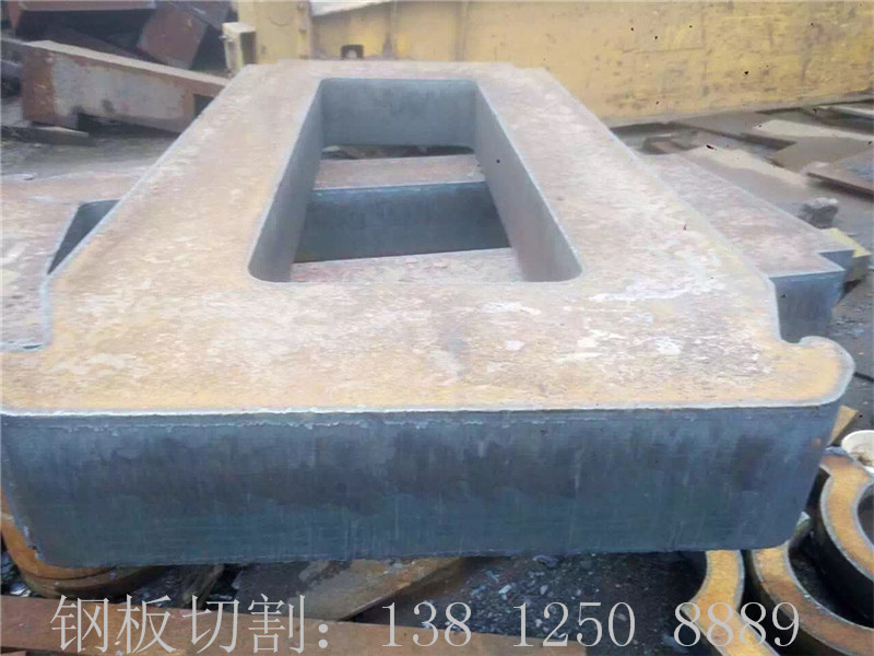 <b>100mm厚钢板切割牌坊件</b>